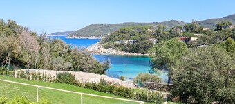 Luxury apartment with private access to the sea.