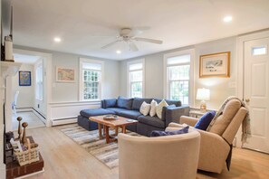 TV, offices - Minutes to Nantucket Sound Beaches! (South Yarmouth)