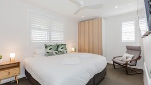 4 bedrooms, free WiFi, bed sheets
