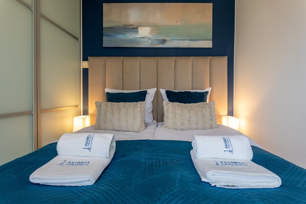 Silitysrauta/-lauta, ilmainen Wi-Fi, vuodevaatteet