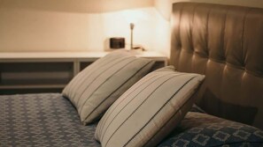 1 bedroom, bed sheets