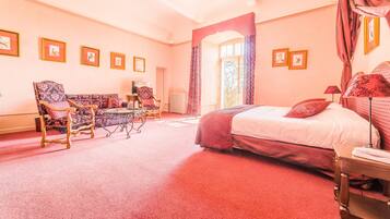 Superior Room | Individually furnished, laptop workspace, blackout drapes, free WiFi
