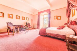 Superior Room | Individually furnished, laptop workspace, blackout curtains, free WiFi - Château de Castel Novel Boutique Hôtel  (Varetz)