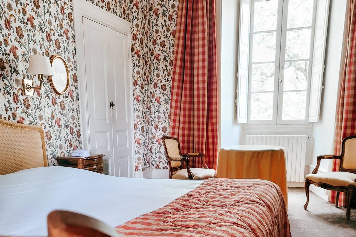 standard room | 1 bedroom, individually furnished, laptop workspace, blackout curtains