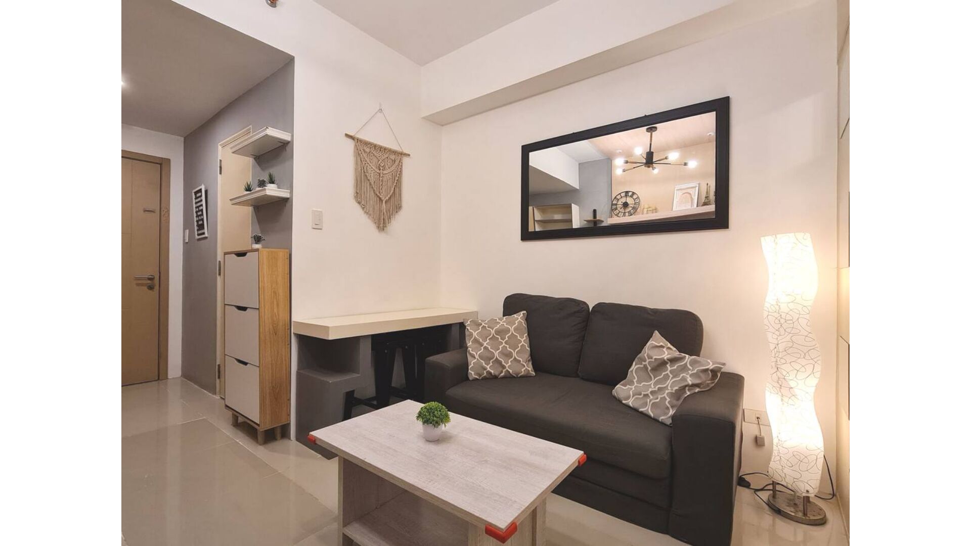 Elegant 1BR nr SM North/Fast WIFI/ Netflix