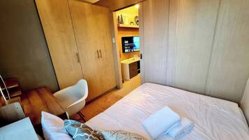 1 bedroom, iron/ironing board, WiFi, bed sheets