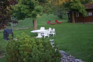 Outdoor dining - Country Atmosphere -  City amenities,   Minutes to downtown (Douro-Dummer)