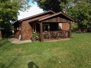 Exterior - Country Atmosphere -  City amenities,   Minutes to downtown (Douro-Dummer)