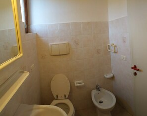 Shower, bidet - Sea view apartment a few minutes from the beach (Toscana)