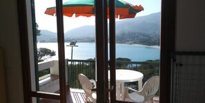Outdoor dining - Sea view apartment a few minutes from the beach (Toscana)