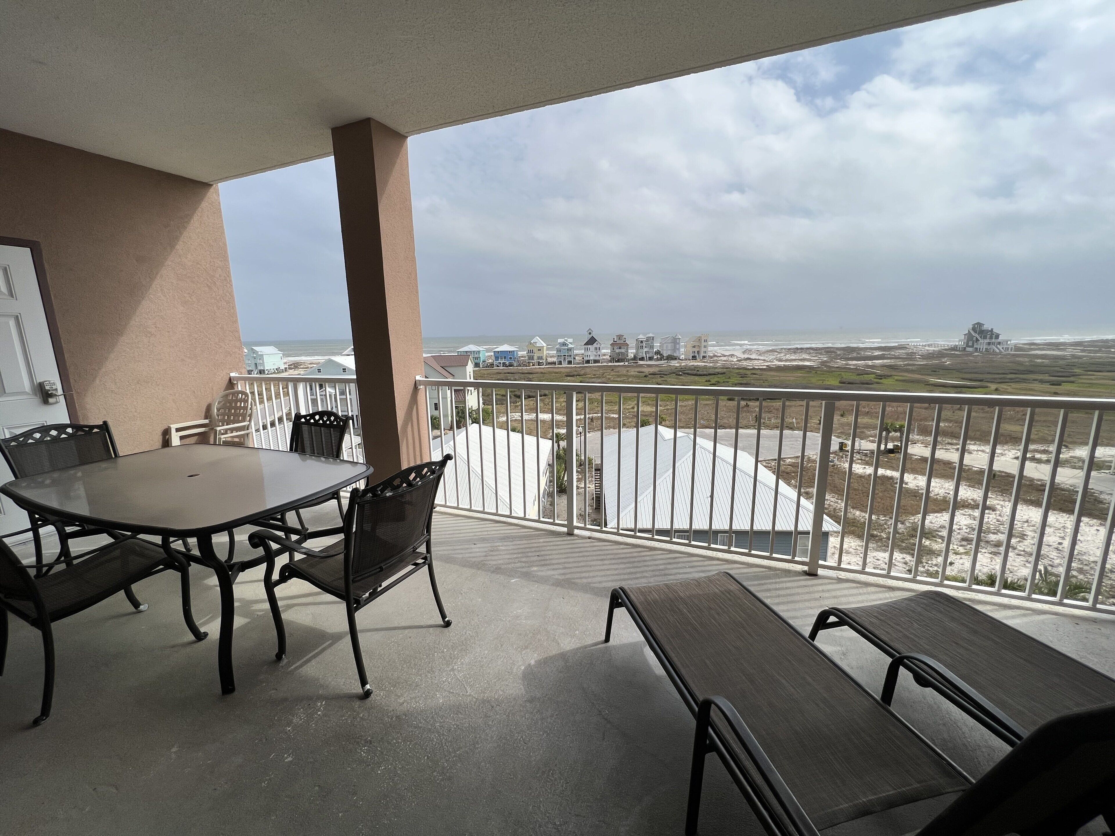 Dunes 501 is a fabulous 2 bedroom in Fort Morgan! The view is fantastic!