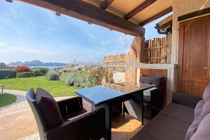 Outdoor dining - Amazing sea view (Santa Teresa Gallura)