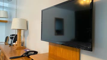 基本雙人房, 1 張標準雙人床 | 手提電腦工作空間、免費 Wi-Fi、床單