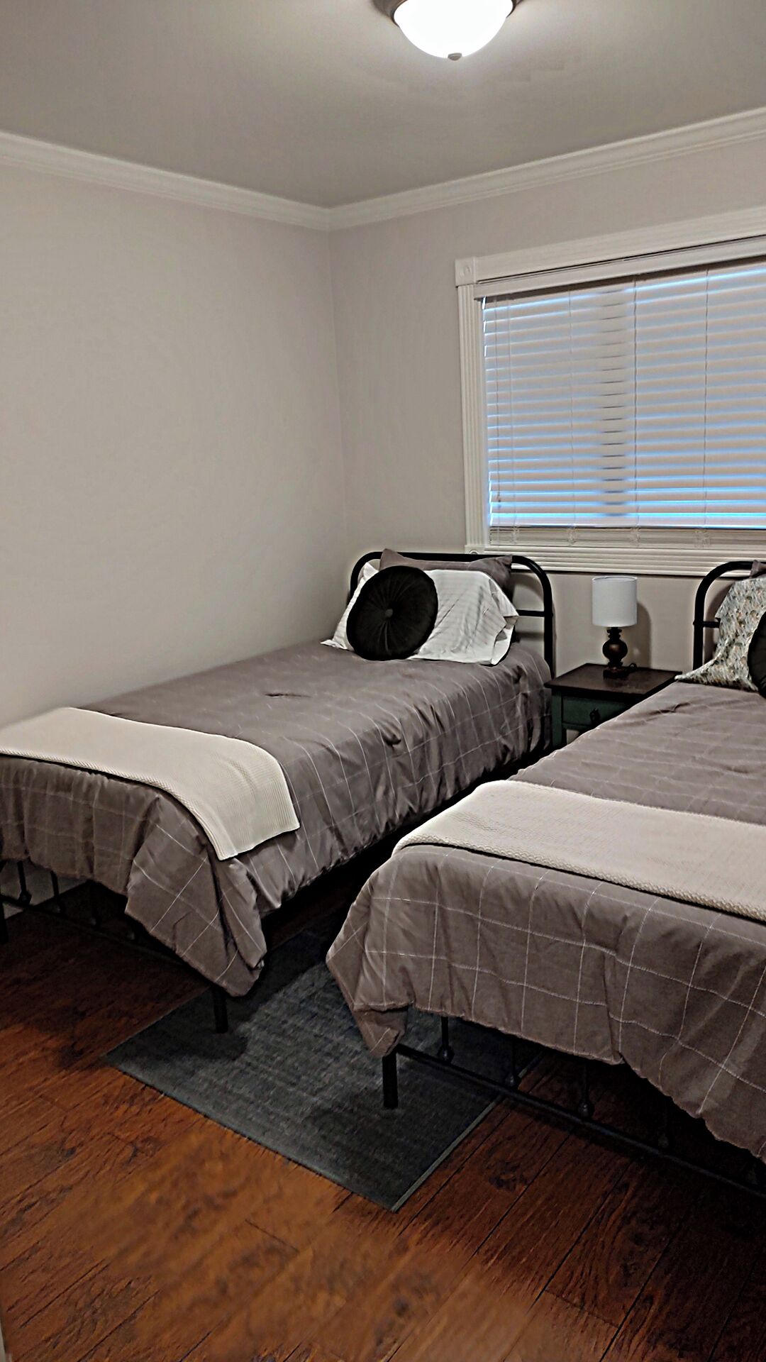 2 dormitorios, tabla de planchar con plancha, wifi gratis y ropa de cama