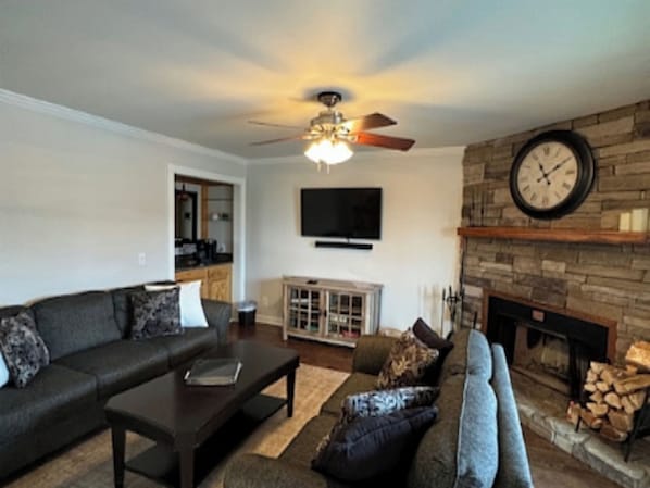 Smart TV, fireplace
