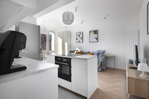 Kahden hengen premium-huone (yksi tai kaksi sänkyä) | Yksityinen keittiö | Täysikokoinen jääkaappi, uuni, liesi, astianpesukone