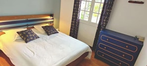 3 chambres, fer et planche à repasser, lit parapluie, Wi-Fi gratuit