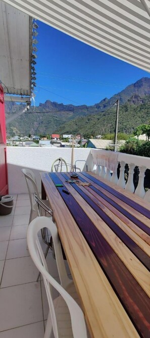 Outdoor dining - Le Ti'Moré Large house downtown Cilaos (Cilaos)