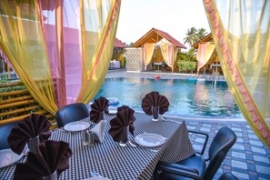Outdoor pool - Pride Divine Resort Somnath (Veraval)