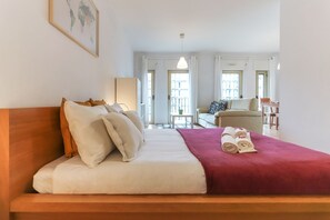 Ferros/tábuas de passar roupa, acesso à internet, roupa de cama