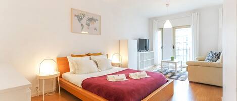 Iron/ironing board, Internet, bed sheets