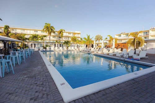 Piece of Paradise 1bed/1bath nightly condo with shared pool