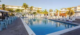 Piece of Paradise 1bed/1bath nightly condo with shared pool