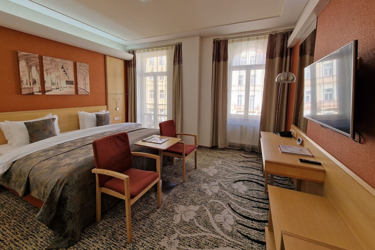 Deluxe Double Room | Minibar, desk, soundproofing, free cots/infant beds