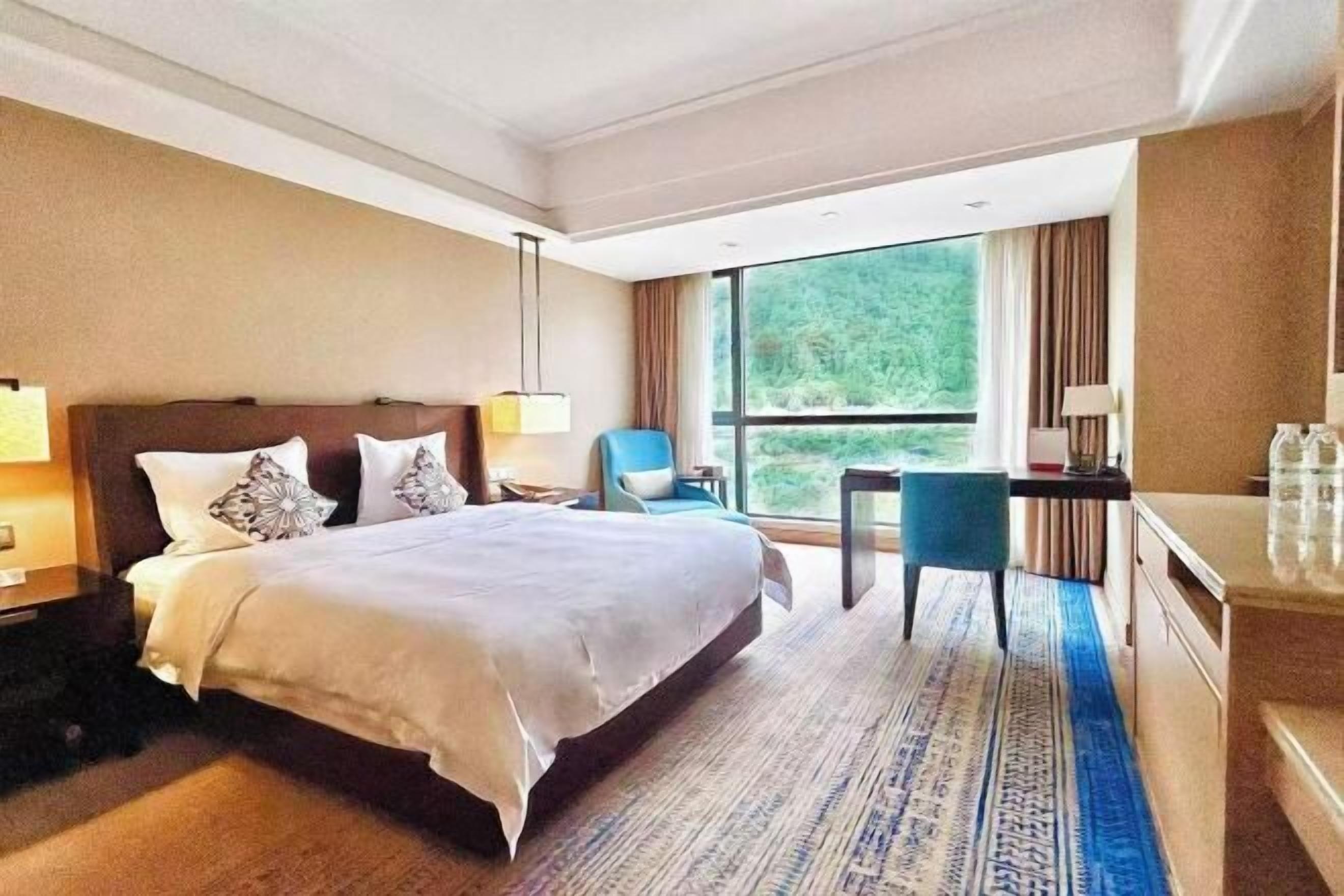 Cribs/infant beds, rollaway beds