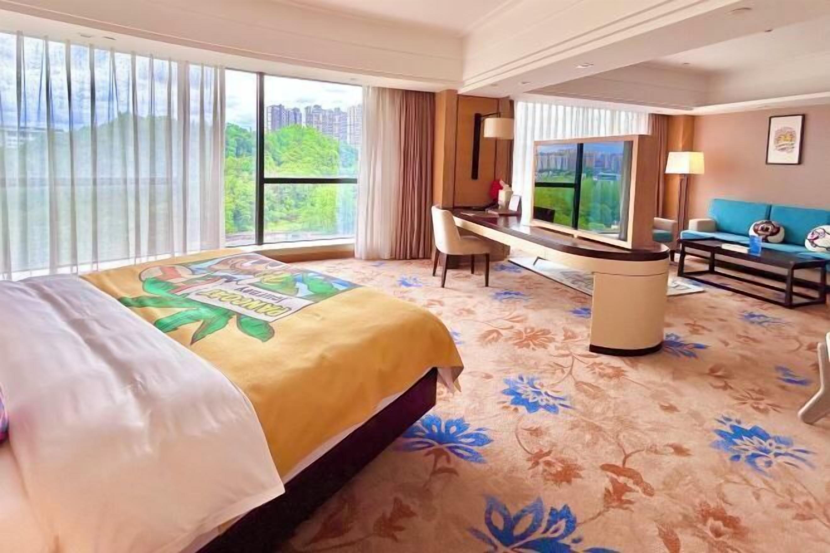 Cribs/infant beds, rollaway beds