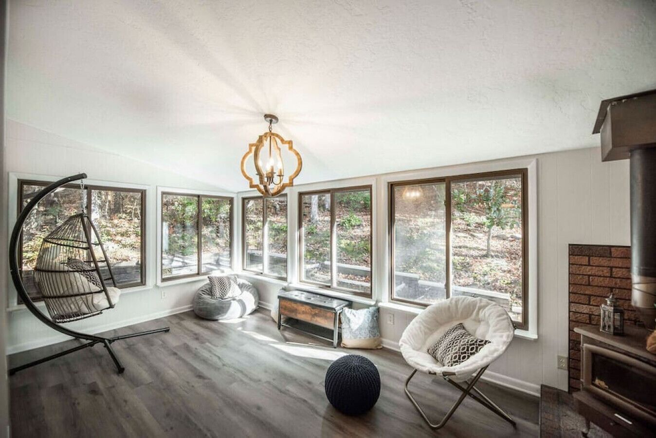 Easy lake access with game room - pet friendly!