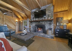 Smart TV, fireplace