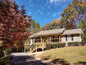 Exterior - 5 minutes to downtown Brevard! Great opportunities for bird watching and wildlife viewing. (Pisgah Forest)