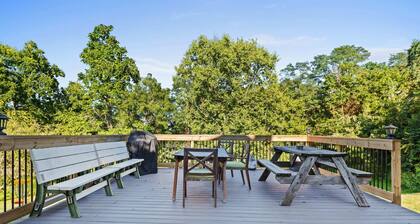 Gather Together - Charming Home for 20 Near Ark!