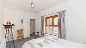 4 bedrooms, desk, iron/ironing board, WiFi
