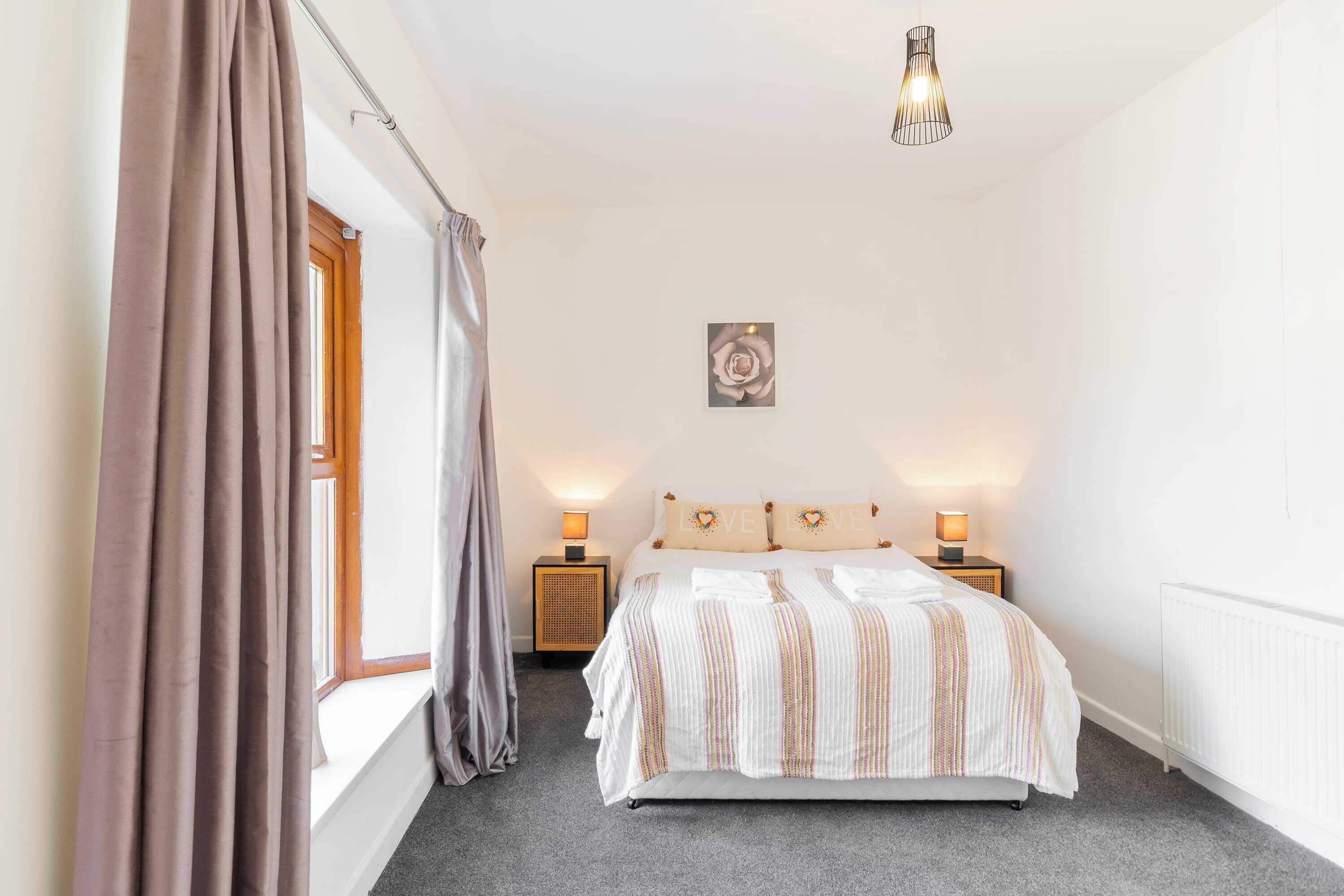 4 soverom, skrivebord, strykejern/-brett og wi-fi