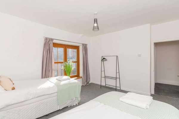 Twin bedroom