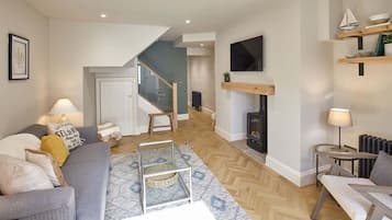 TV, fireplace, offices