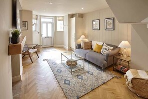 TV, lareira, escritórios