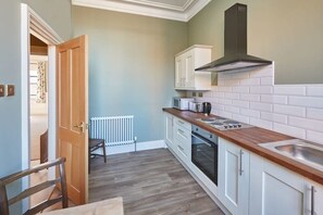 冰箱、微波炉、烤箱、炉灶