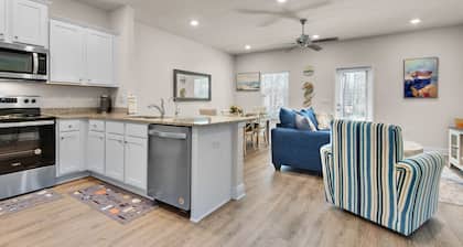 Modern Townhome Centrally Located From Activities