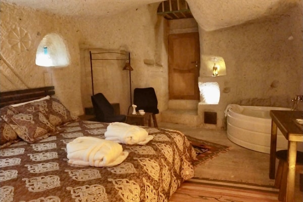 Deluxe Room | Egyptian cotton sheets, premium bedding, memory foam beds