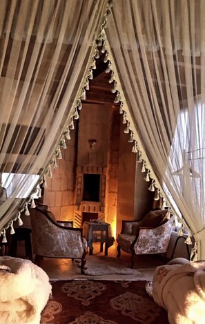 奢华客房 | 埃及棉床单、高档床上用品、记忆海绵床垫、特色装修