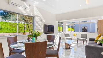 Apartment (2 Bedrooms) | Front of property