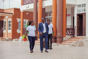 Front of property - Macoba Luxury Apartments (Kumasi)