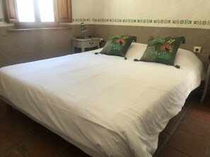 2 slaapkamers, een strijkplank/strijkijzer, wifi, beddengoed