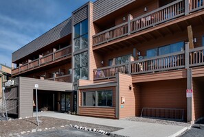 Exterior - Cedar Lodge Buffalo Studio Condo: Great Frisco Location (Frisco)