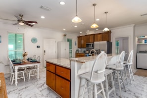 House, 4 Bedrooms | Private kitchen