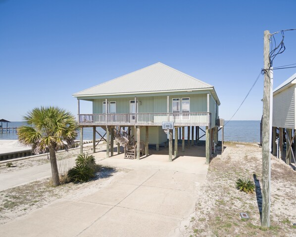 House, 5 Bedrooms | Property grounds
