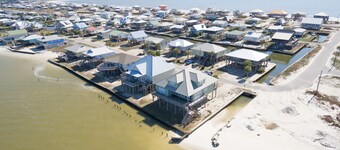 Tramarlis - Bright And Airy Bayfront Home. Enjoy Unobstructed Views And Amazing Fishing! 5 Bedroom Home by RedAwning